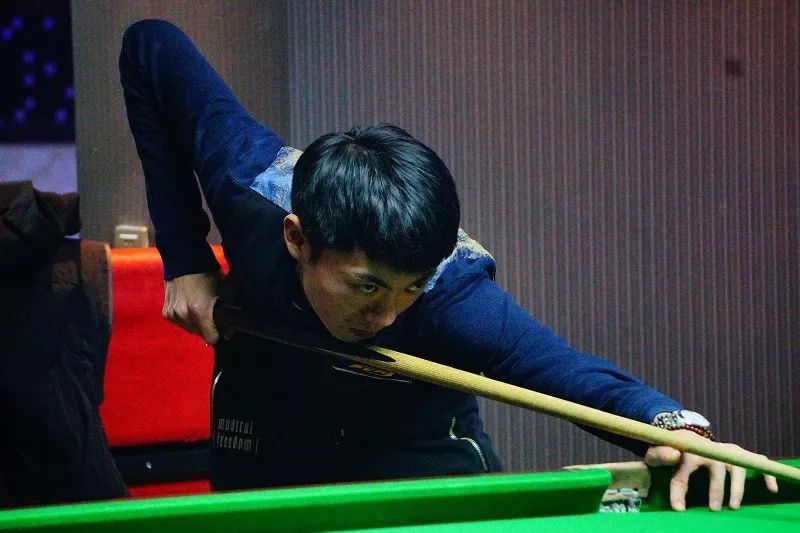 更衣室的大 更衣室的大